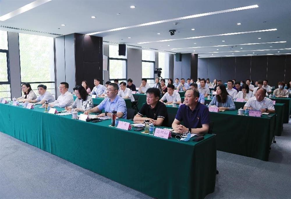 开云官方体育app官网组织开展党委理论学习中心组集中学习暨专题党课