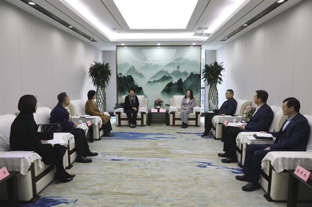 济南广播电视台一行到产发集团交流座谈